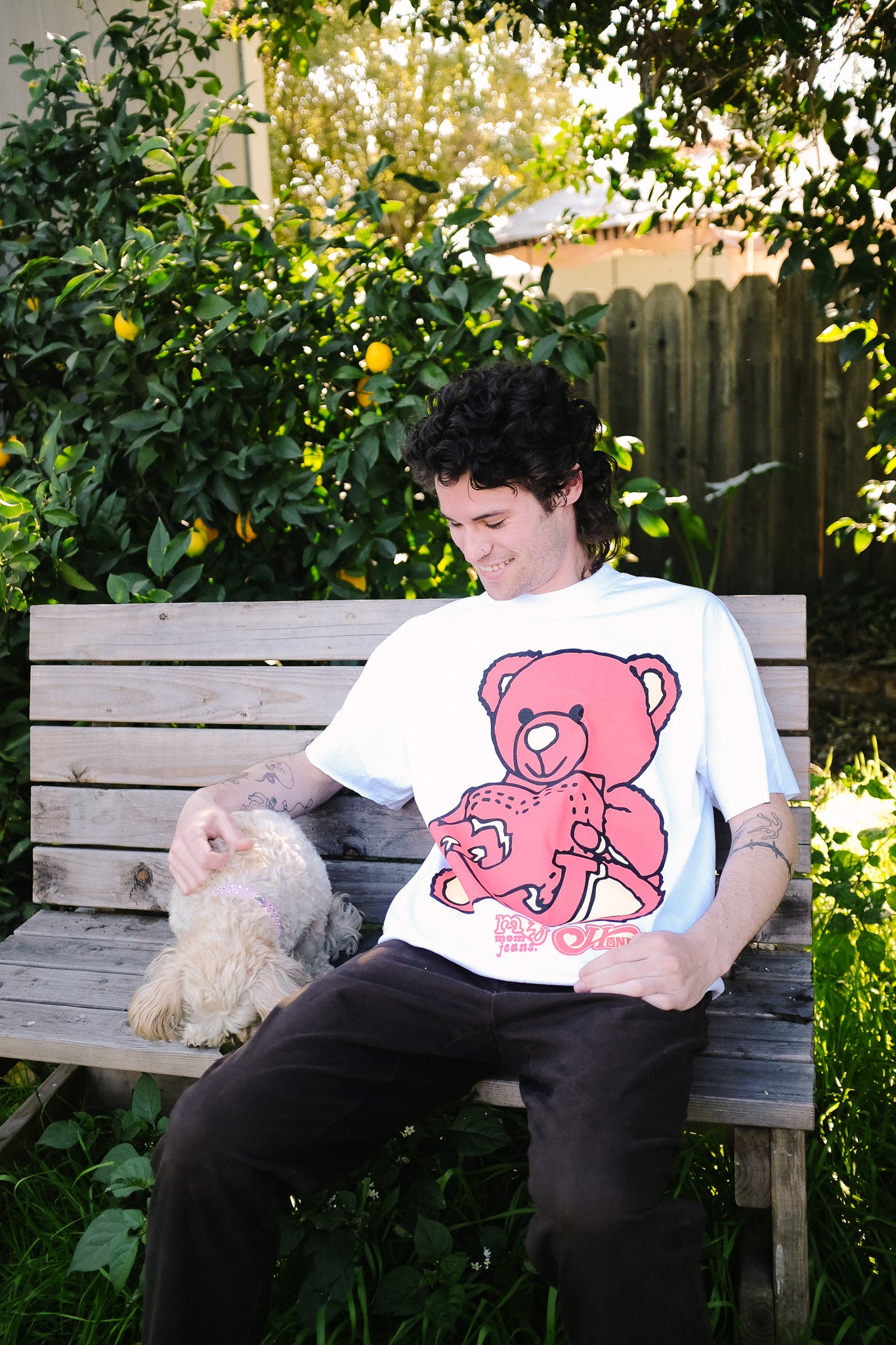 MOM JEANS BEAR TEE