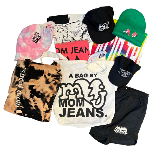 MOM JEANS. 2022 MYSTERY BOX