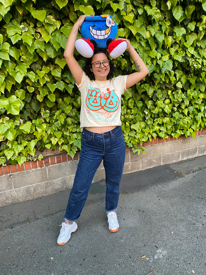 MOM JEANS. SCRIBBLE TEE