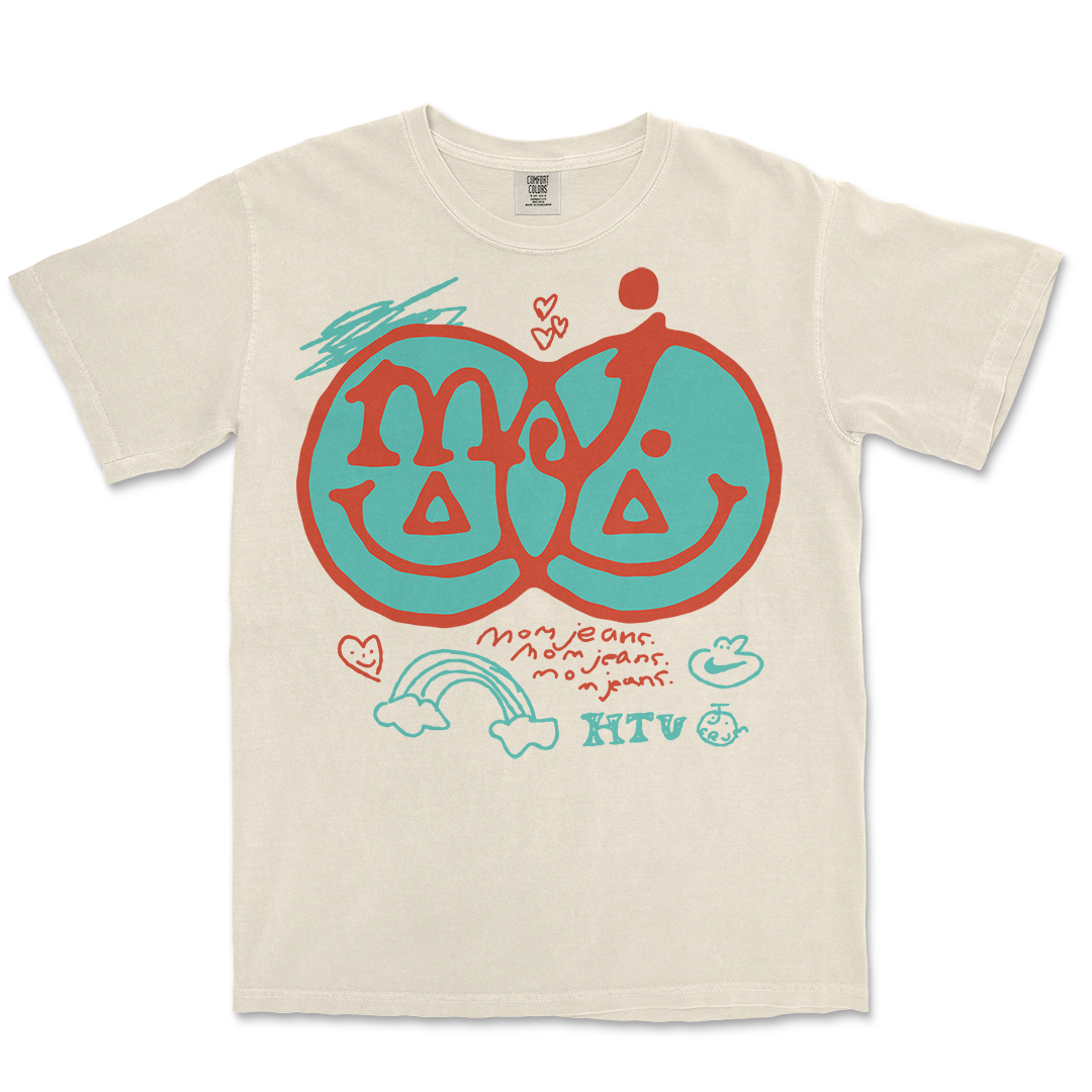 MOM JEANS. SCRIBBLE TEE